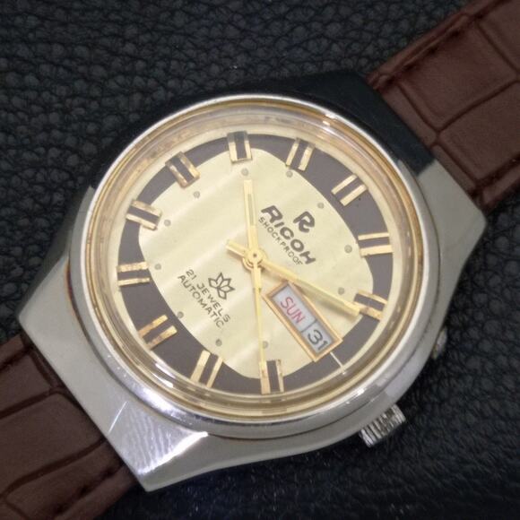 Vintage 1984 Ricoh Automatic Mens Silver Watch W/daydate & Gold accents - Picture 6 of 10